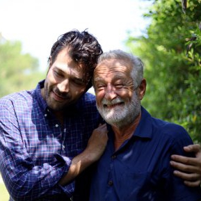 A aflat că bunicul său, cel care l-a crescut și l-a ocrotit, nu îi este rudă."Te-am mințit, copilule. Te-am mințit toată viața mea!"