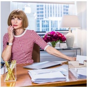 Cea mai de "temut" femeie din industria modei. Ce nu s-a spus până acum despre Anna Wintour