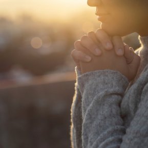 Totul despre rugăciunea pentru cei dragi și protecția maternă: este posibil să salvezi rudele de greutăți?