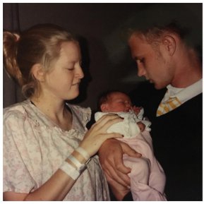 "Mi-am ascuns sarcina când aveam 18 ani pentru că mi-a fost frică și rușine". Mama se reunește cu fiica ei după 18 ani de când a abandonat-o