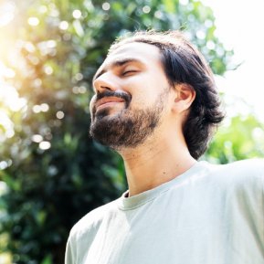 10 motive pentru care bărbații optimiști trăiesc mai mult timp