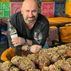 Cât trebuie să scoată românii din buzunar pentru un cozonac făcut de chef Cătălin Scărlătescu