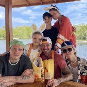 „Ești foarte bolnav!”: David Beckham, criticat din nou în mediul online pentru că și-a pupat fiica pe buze