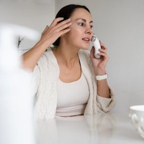7 beauty devices în care merită să investești