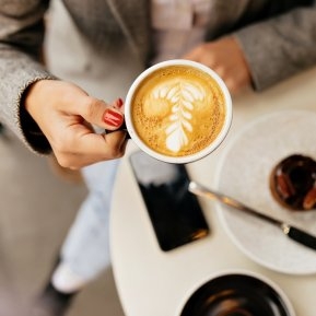 Se întâmplă în România, nu în Dubai! Unde poți bea o cafea la prețul de 60 de lei