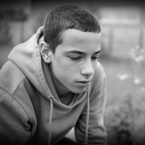 Un băiat de 13 ani a crezut că a rămas singur pe lume după ce bunica lui a dispărut fără urmă. Ce gest incredibil a făcut bătrâna