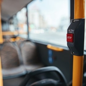 Doi tineri din Capitală s-au aruncat în fața autobuzului. Scenariile sunt similare, care este concluzia autorităților