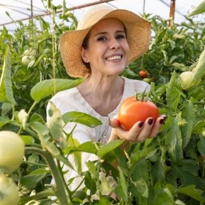 Alimentele ce NU trebuie să lipsească din alimentația femeilor aflate la menopauză, conform Mihaelei Bilic