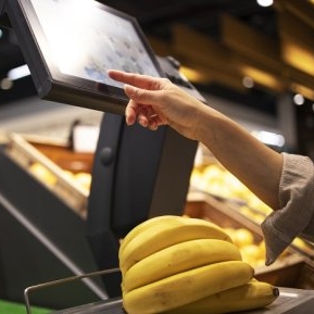 Cum au început românii să fure la casele self-scan: „E a zecea oară când femeia asta ne păcălește!”