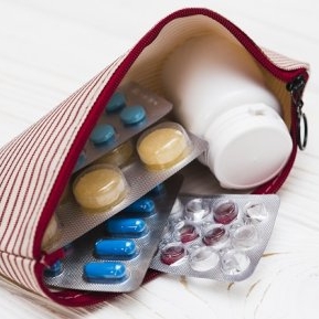 Lista medicamentelor neacceptate în alte țări. Ai grijă ce pui în bagajul de vacanță
