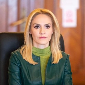 Gabriela Firea trage un semnal de alarmă cu privire la nașterile acasă. „Nașterea acasă pune în pericol viața copilului și a mame"
