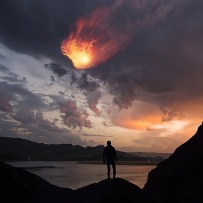 Un meteorit a făcut lumină pe cerul României! Imaginile care circulă pe internet au stârnit panică în jurul oamenilor