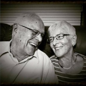 Dragoste adevărată dincolo de memorie: Soțul și-a îngrijit soția diagnosticată cu demență aproape 10 ani