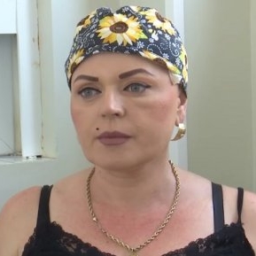 "Dumnezeu există!" O femeie a primit o nouă șansă la viață după ce i s-a extirpat o tumoare cerebrală la Iași
