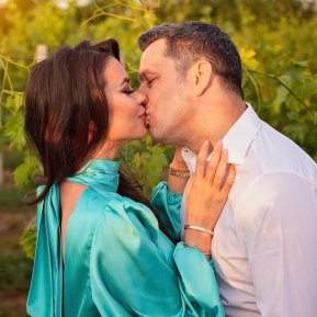 Flick și Denisa Filcea au împlinit trei ani de la căsătorie. Bărbatul i-a făcut soției sale un cadou deosebit și i-a scris o poezie specială