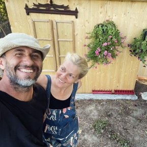Cât de mari au crescut copiii Danei Nălbaru! Au îmbrățișat viața la țară și își ajută părinții la treburile gospodărești