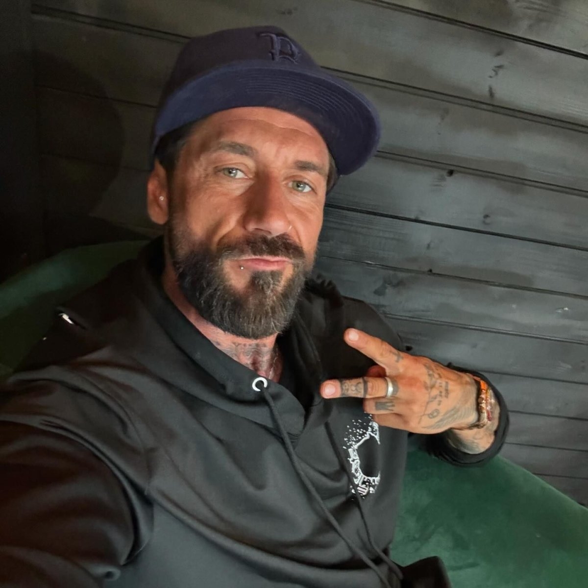 Cum arăta Andrei Rotaru înainte să apară la televizor. Vrea să dea în judecată trustul care l-a făcut vedetă