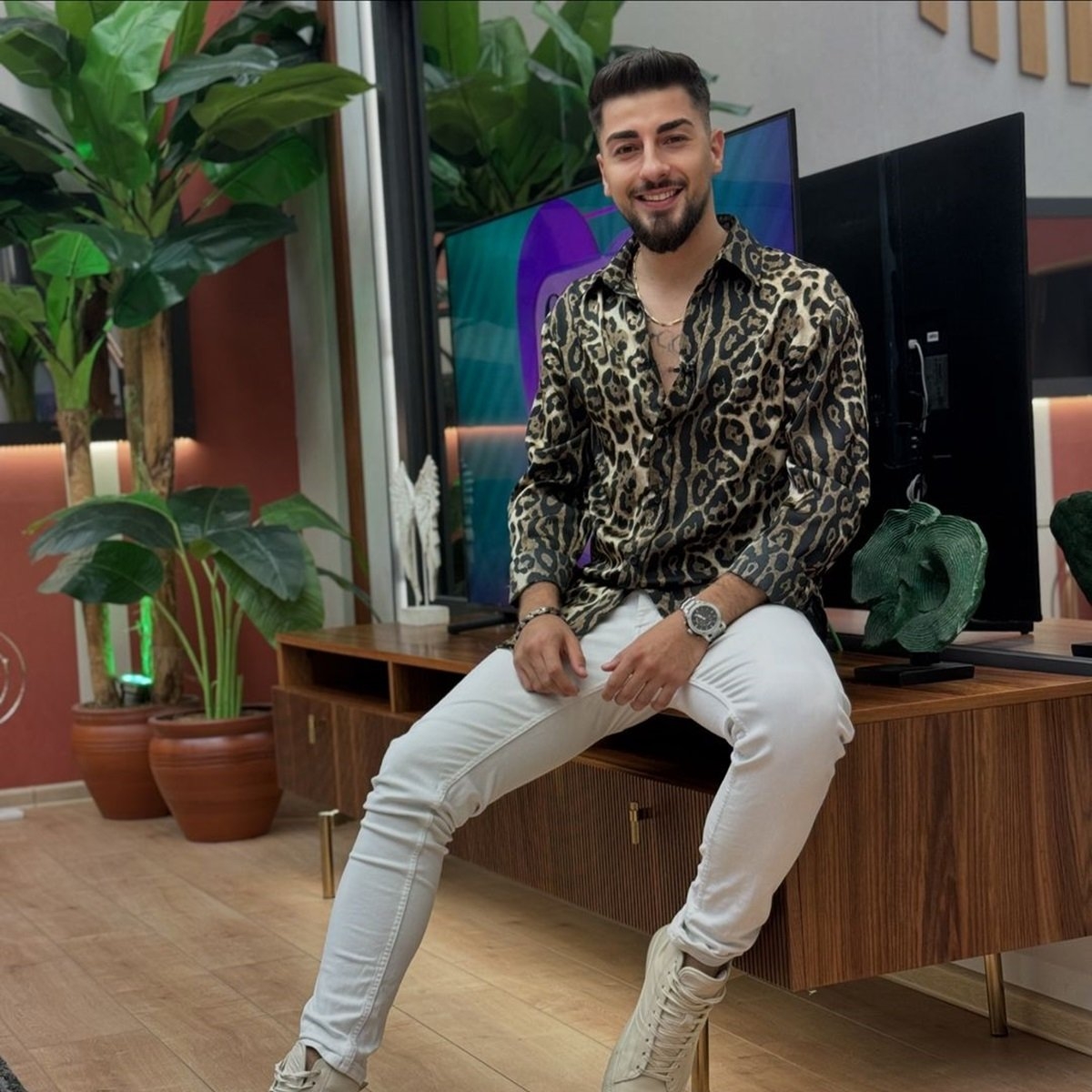 Cine este Patrick, cel mai râvnit burlac de la "Casa Iubirii". Pare hotărât să-și găsească iubirea, dar nu se lipește de nicio femeie