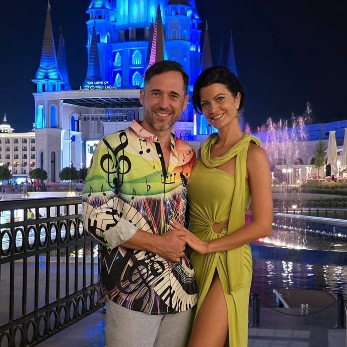 Imagini din dormitorul renovat al lui Dinu Maxer. El și viitoarea lui soție au creat un „design unic"