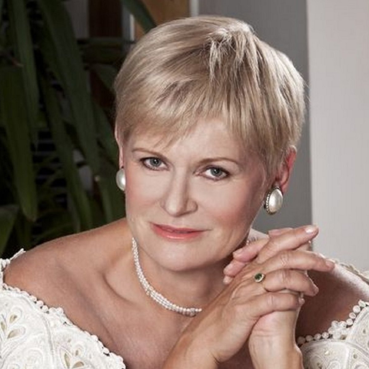 Monica Tatoiu ironizează femeile „botoxate". „Te uiți, zici că-i copy-paste. Nu te-a înșelat, a crezut că ești tu"