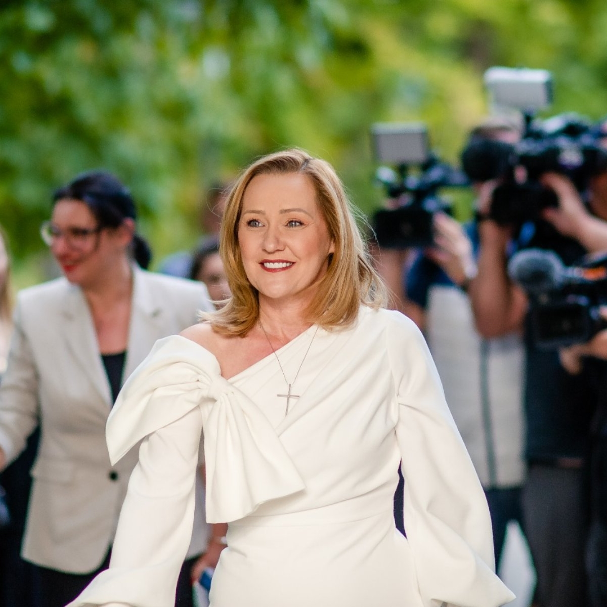 Cum arăta Elena Lasconi la începutul carierei în televiziune. Imagini de colecție cu primele ei apariții pe micile ecrane