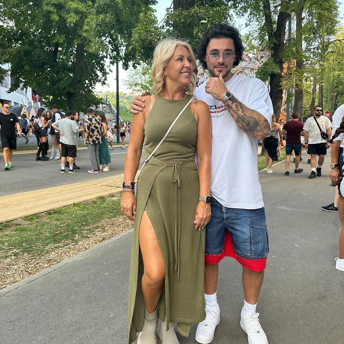 Ce mesaj emoționant a postat Mario Fresh pentru mama lui, de ziua ei. Scurt, dar cuprinzător: „Îmi dau viața pentru tine”