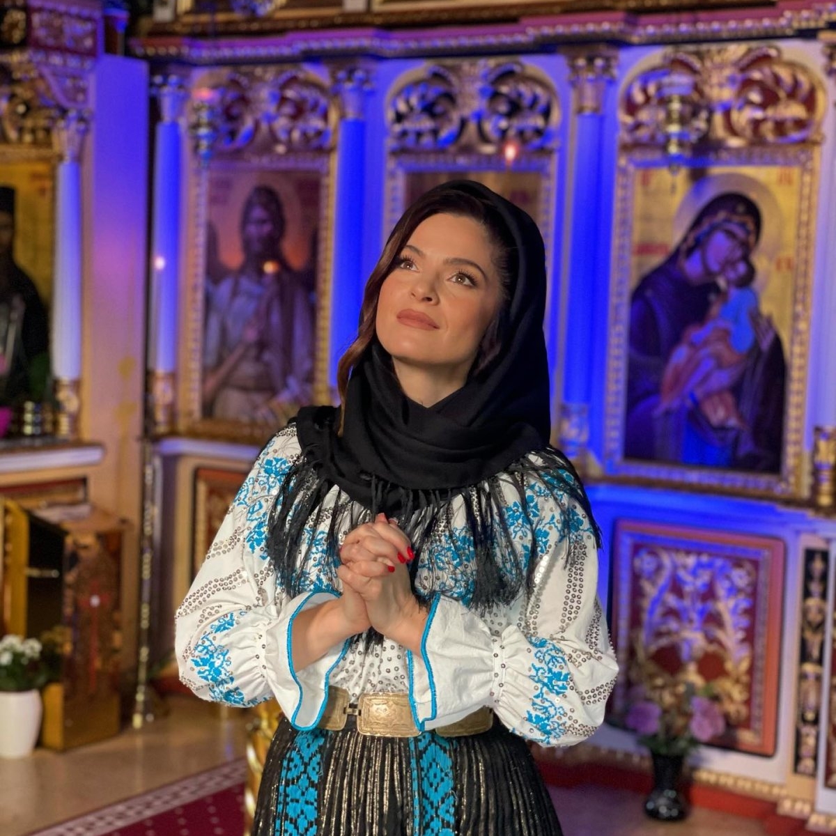 Sora lui Theo Rose iubește din nou? Raluca Diaconu și-ar fi găsit liniștea în brațele preotului care i-a cununat pe Anghel Damian și Theo Rose