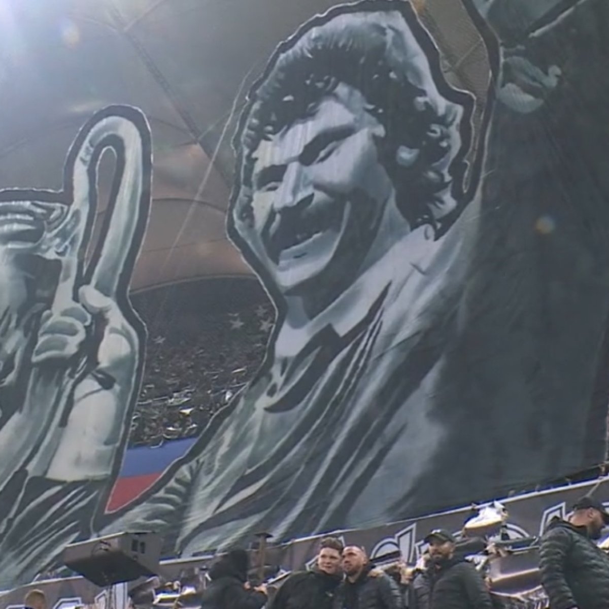 „Legendele nu mor niciodată”. Văduva lui Helmuth Duckadam, în lacrimi la omagiul adus de fanii regretatului ei soț