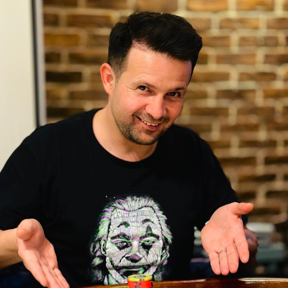 Tragica poveste de viață a magicianului Robert Tudor. „De aia am gura strâmbă"