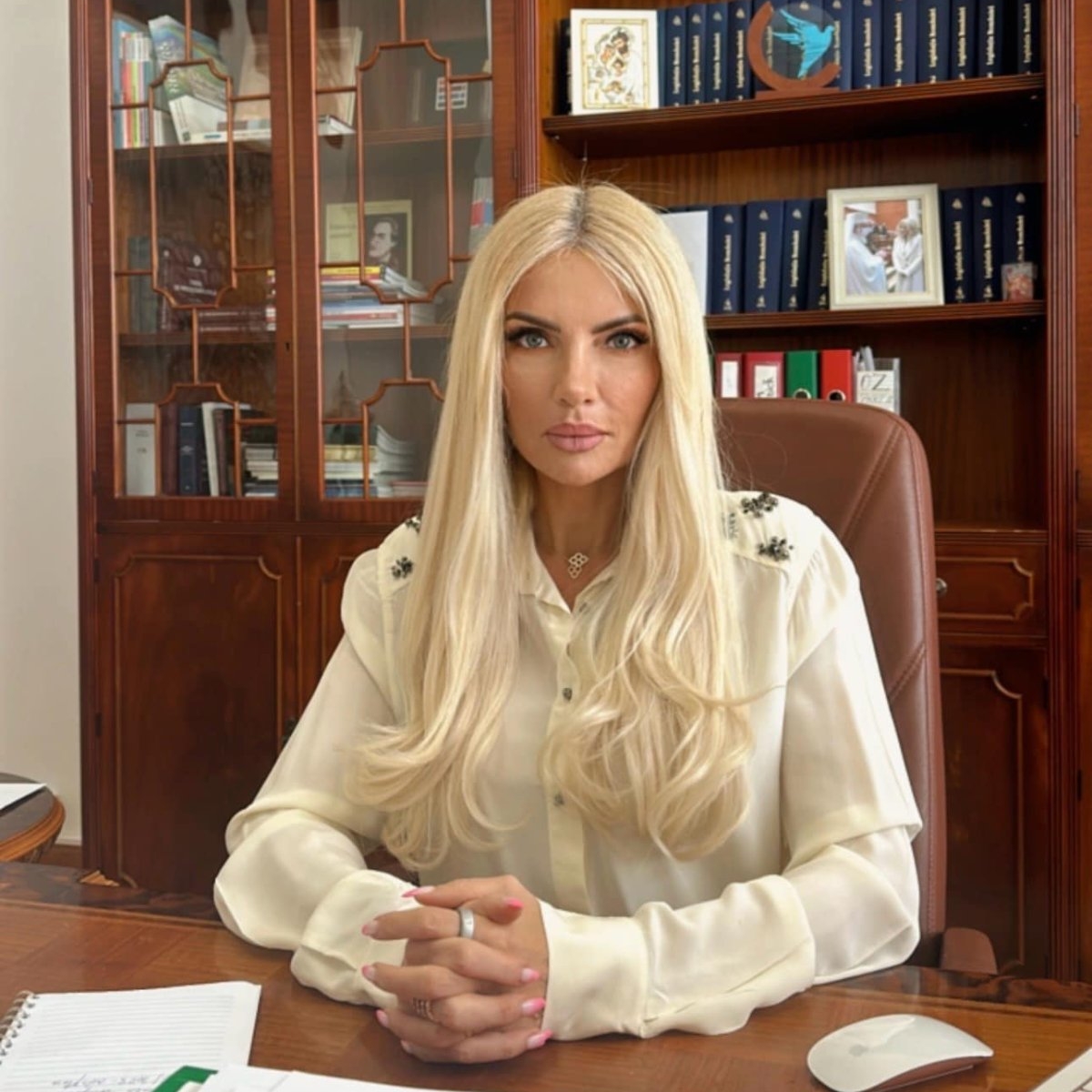 Laura Vicol a stat în arest cu teama că-și va pierde copiii. „Când au venit mascații, i-am zis celui mic că sunt ninja"