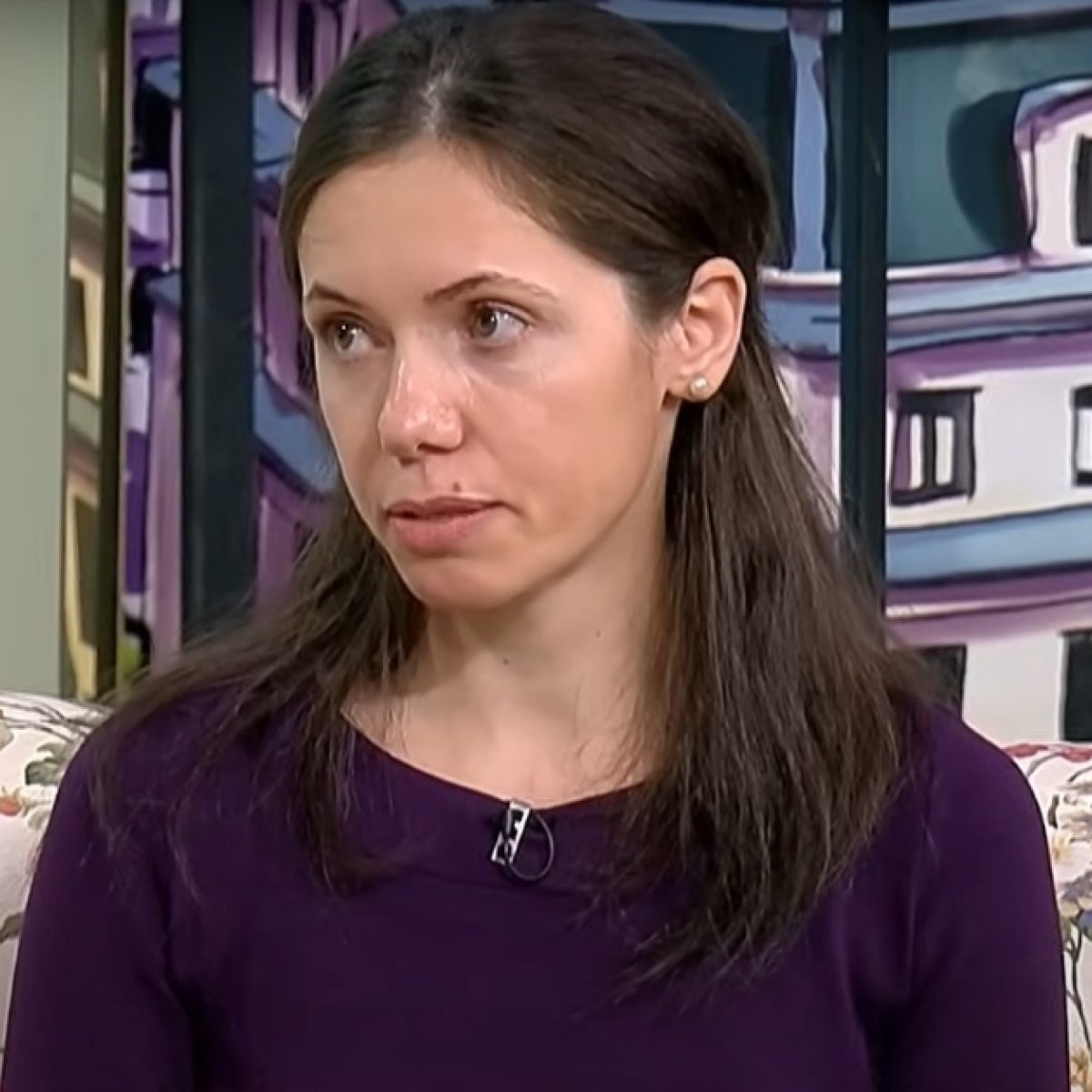 Cum arată și cu ce se ocupă partenera lui Nicușor Dan, candidatul la prezidențiale. Cum a început povestea lor de iubire