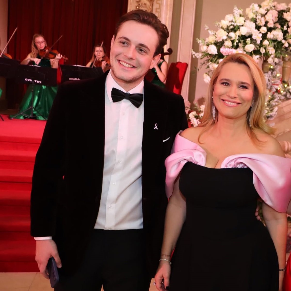 Ce relație specială este între Andreea Esca și fiul ei. Aris și-a surprins mama în cel mai dulce mod posibil de 8 martie