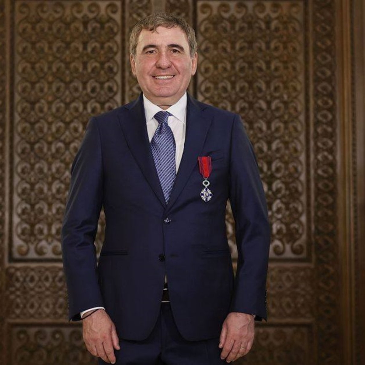 Gheorghe Hagi a fost decorat cu "Steaua României", cea mai înaltă distincție a țării, în grad de cavaler