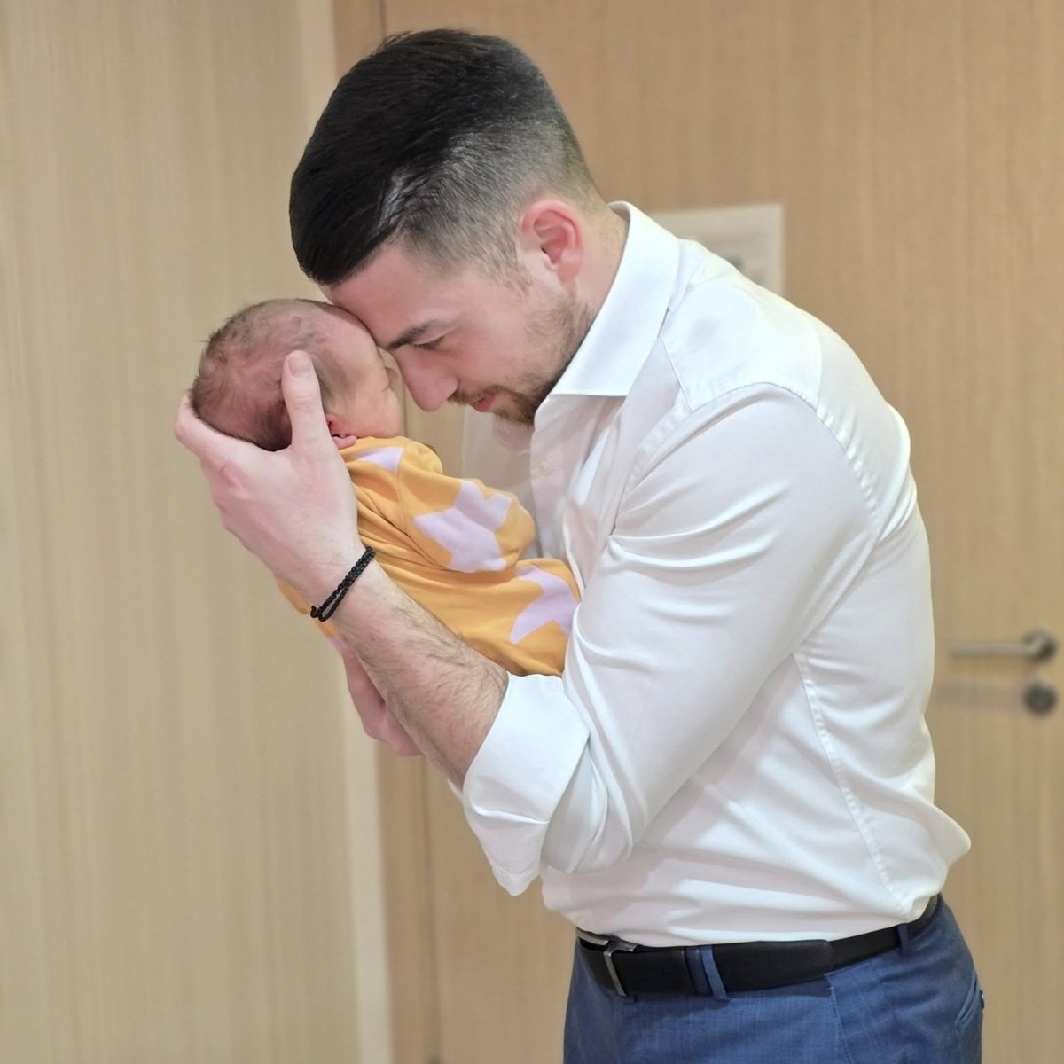 „Tata Puiu" a devenit bunic din nou. Andrei, fiul lui Anghel Iordanescu este în culmea fericirii