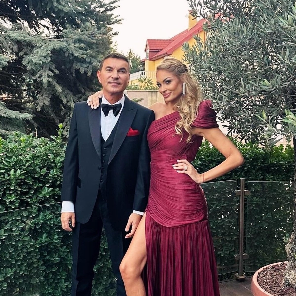 Valentina Pelinel a vorbit pentru prima dată despre operațiile estetice ale soțului ei. „E foarte îngrijit, mă întrece"
