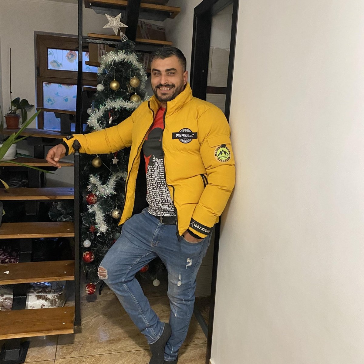 Lucian avea doar 30 de ani și trei copii de crescut, dar destinul i-a fost curmat într-o secundă. A murit într-un cumplit accident, pe locul din dreapta