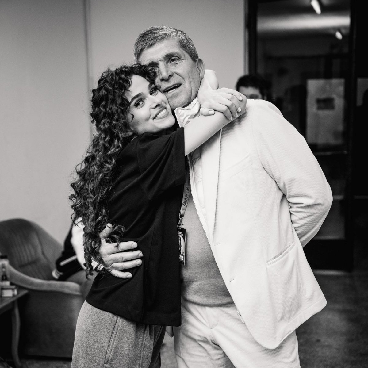 De ce nu merge tatăl lui Theo Rose la concertele ei? Artista a dezvăluit acum motivul pentru care el nu este în public