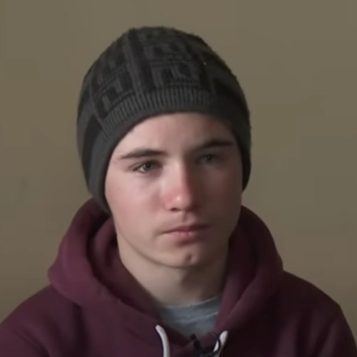 Mihai avea doar 16 ani și tot viitorul înainte, dar a murit violent, strivit de o cracă. Era mamă și tată pentru frații lui, care acum au rămas ai nimănui