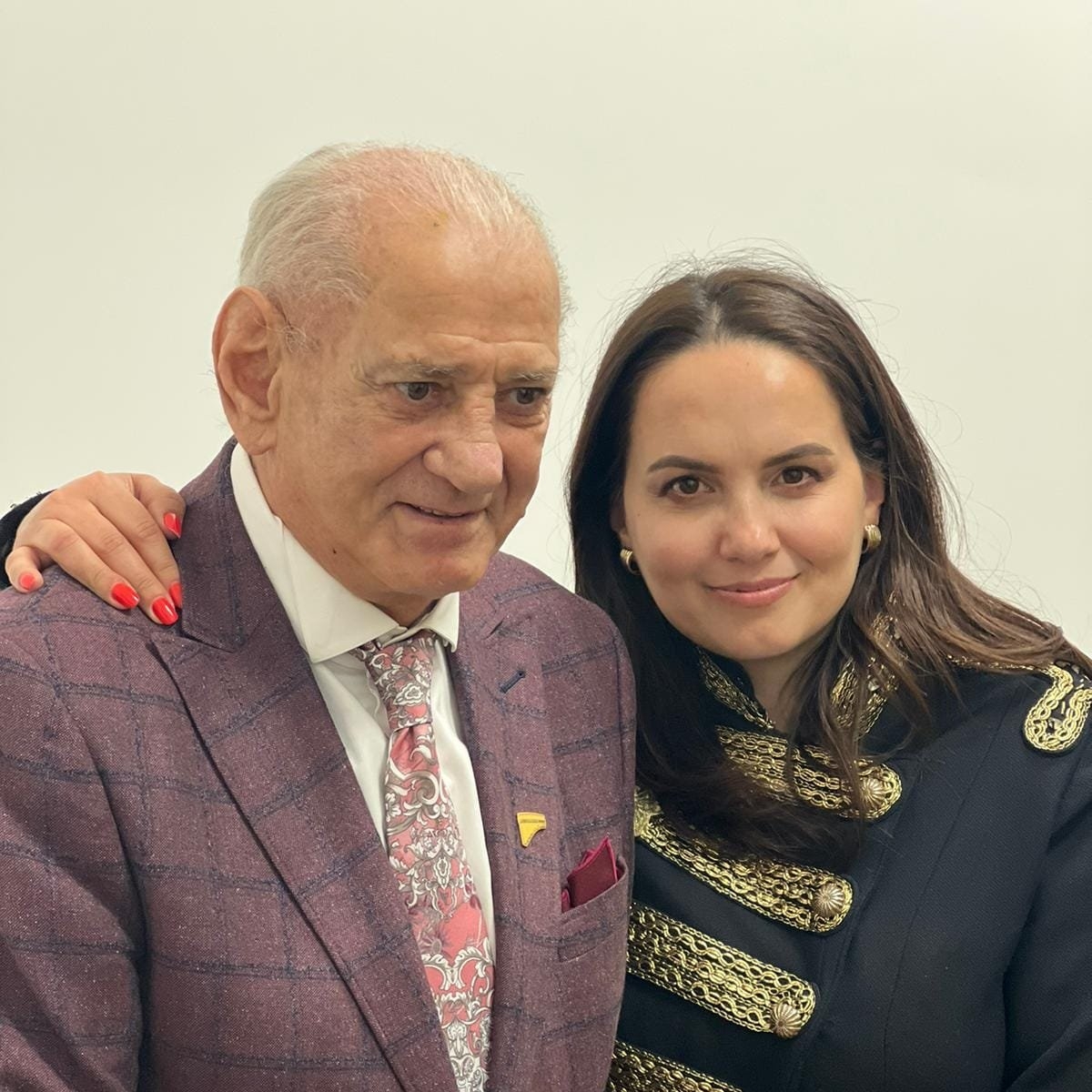 Gheorghe Zamfir a împlinit 84 de ani. Cadoul aniversar surpriză primit de la soția sa mai tânără cu 44 de ani
