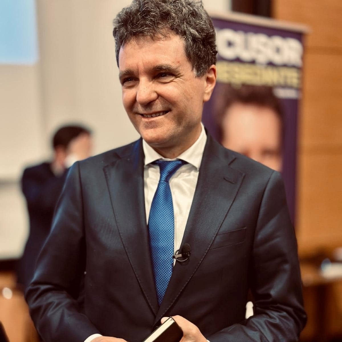 Cine au fost părinții lui Nicușor Dan. Cu mama contabilă și tatăl muncitor, primarul capitalei a dus o viață modestă în Făgăraș