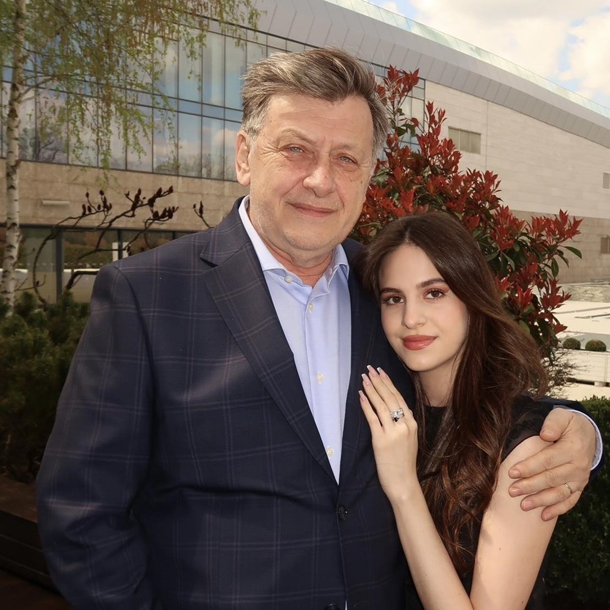 Ce face astăzi fiica lui Crin Antonescu. A ales o carieră discretă, în afara scenei publice