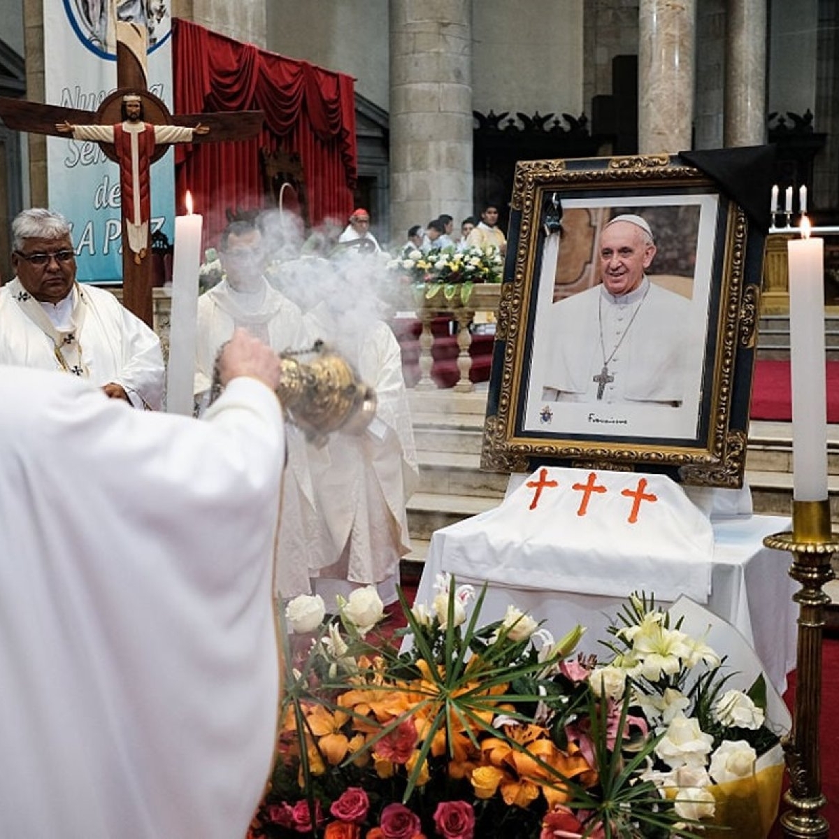 A murit Papa. Ce se întâmplă acum la Vatican