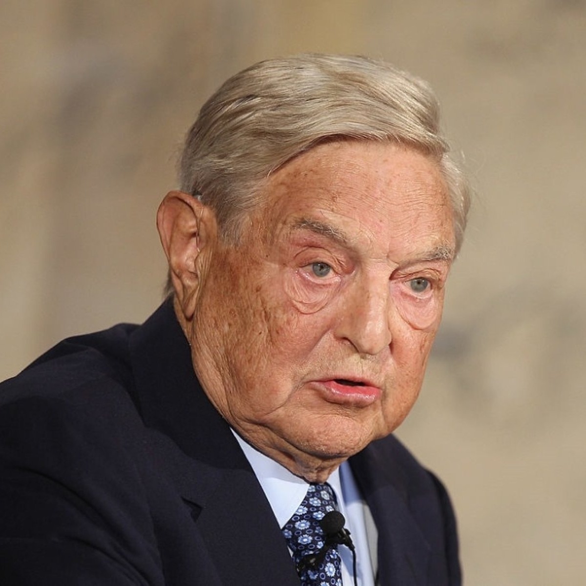Cine este și ce profesie are actuala soție a lui George Soros. Detalii mai puțin cunoscute despre partenera magnatului