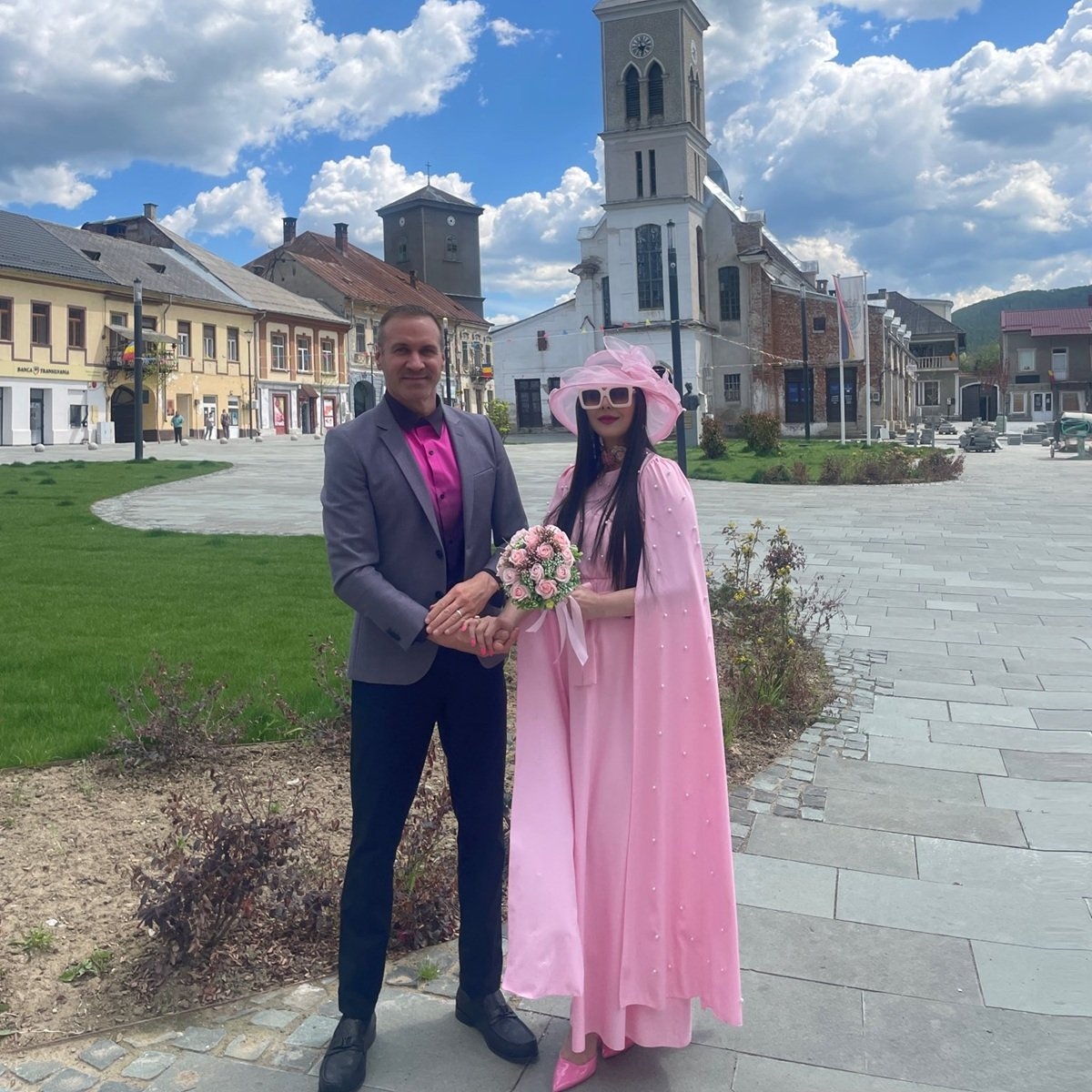 Medana și Alin Oprea, doi romantici incurabili. Răspunsul impresionant al femeii, după ce artistul i-a dăruit 101 trandafiri