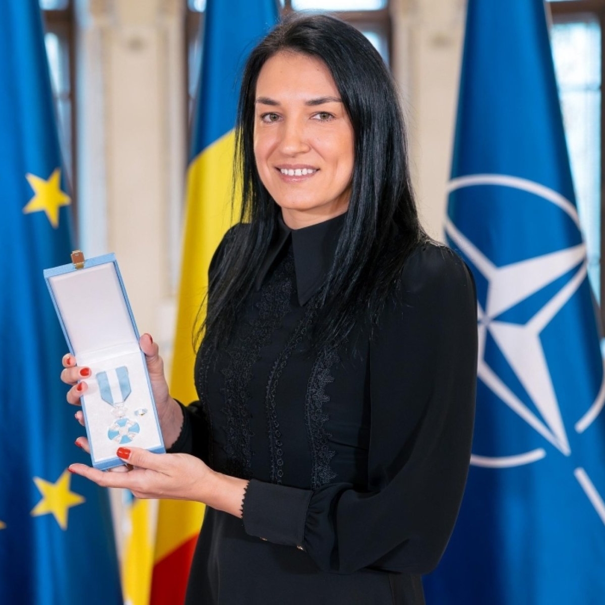 Cristina Neagu, mesaj pentru români după ce a fost decorată cu Ordinul Național „Serviciul Credincios". „Vreau să îndemn oamenii să iasă la vot și să fie cât mai responsabili"