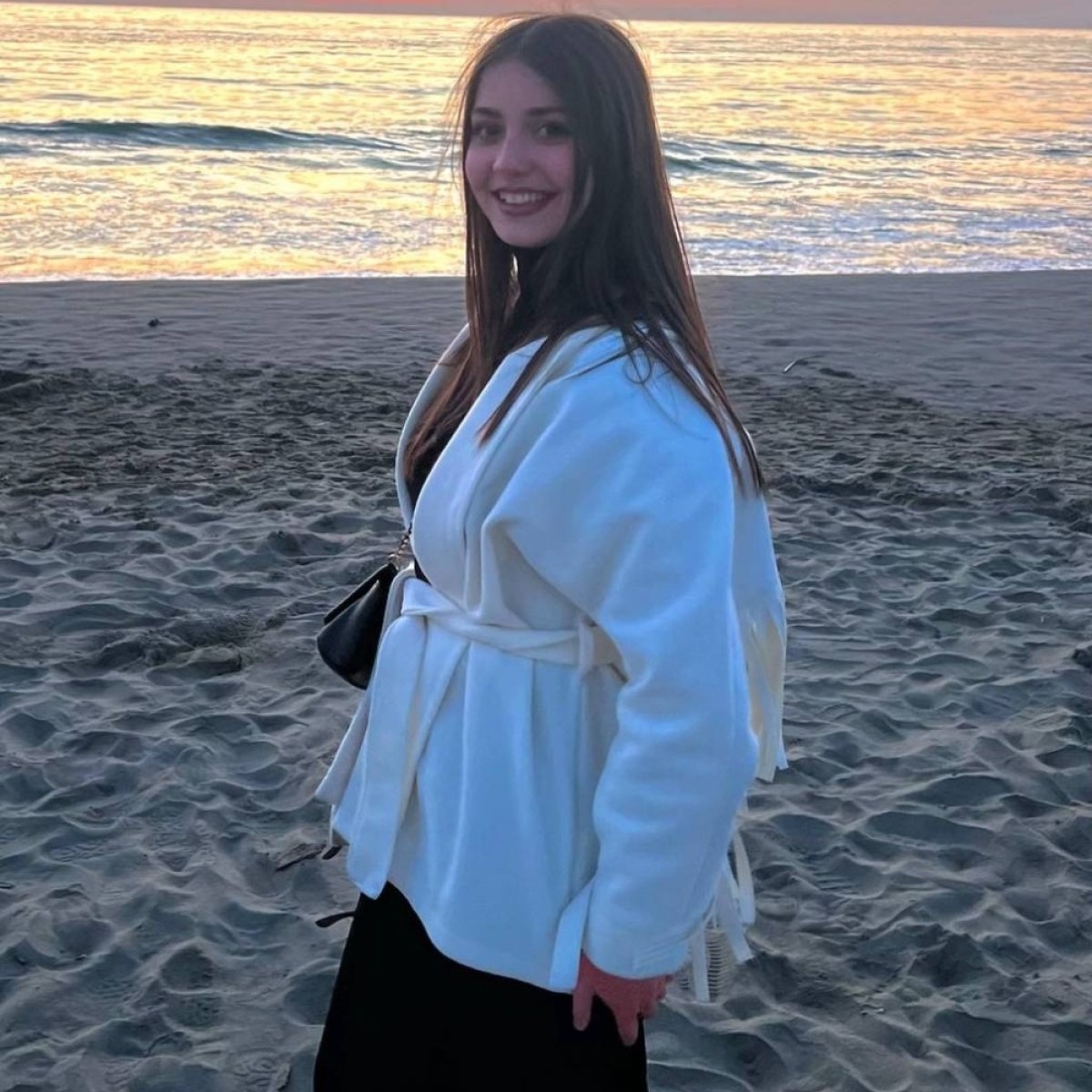 Valentina, o tânără de 17 ani, a murit într-un tragic accident rutier. Un șofer aflat sub influența alcoolului i-a curmat destinul