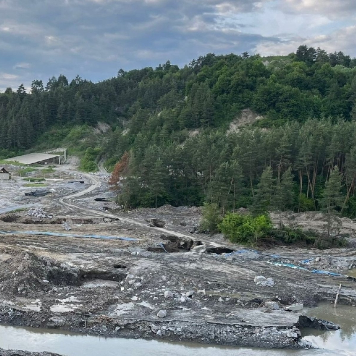 Dezastru la Salina Praid: mina ar fi compromisă. Există discuții pentru săparea unor noi galerii și un sprijin financiar de 300 de milioane de lei pentru cei afectați de inundații