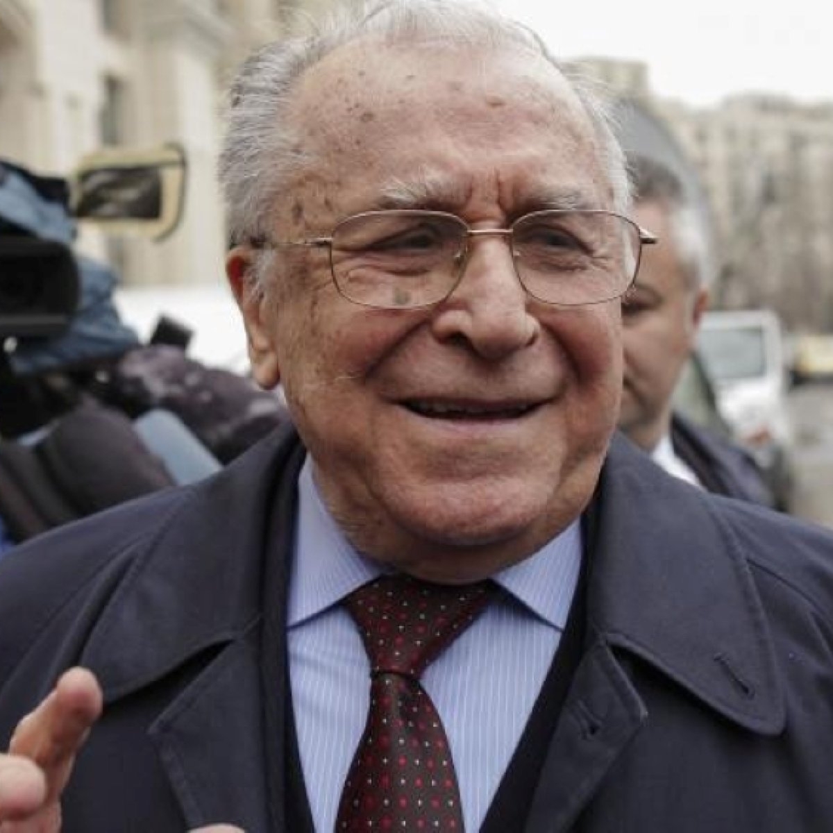 Ion Iliescu are cancer pulmonar. A fost operat sub anestezie generală la 95 de ani