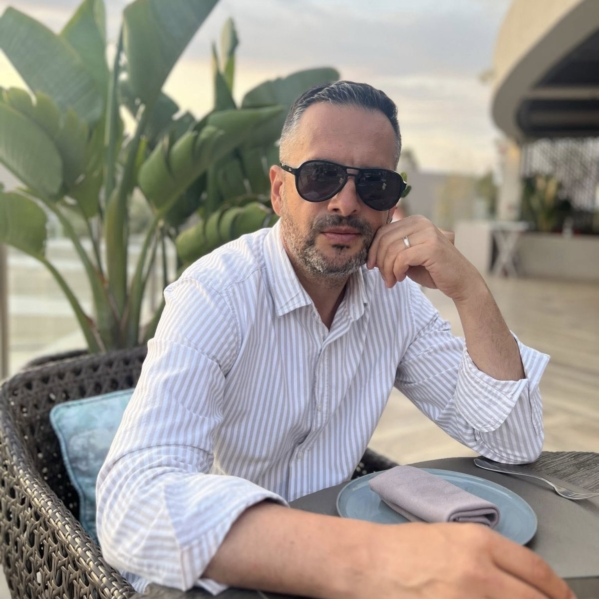 Mădălin Ionescu dă de pământ cu femeile care au cont pe platformele pentru adulți. "Azi, centura s-a mutat în online"