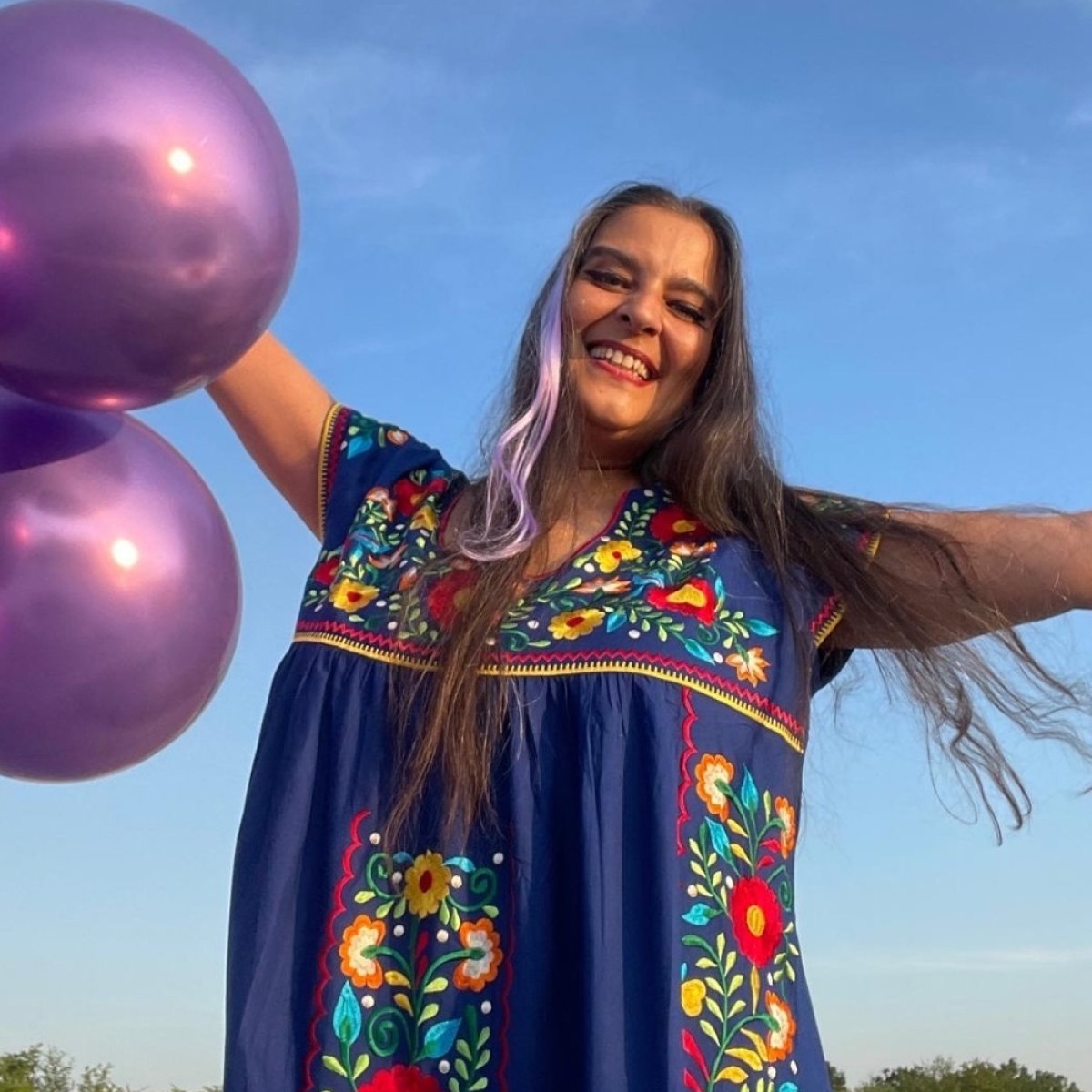 Nouria Nouri, fosta soție a lui Daniel Iordăchioae, a împlinit 50 de ani. Ce amintiri cutremurătoare are din perioada copilăriei în Afganistan. "Tancurile zdruncinau casa"